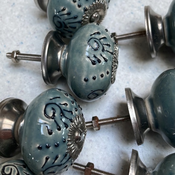 Drawer pulls - Picture 3 of 3